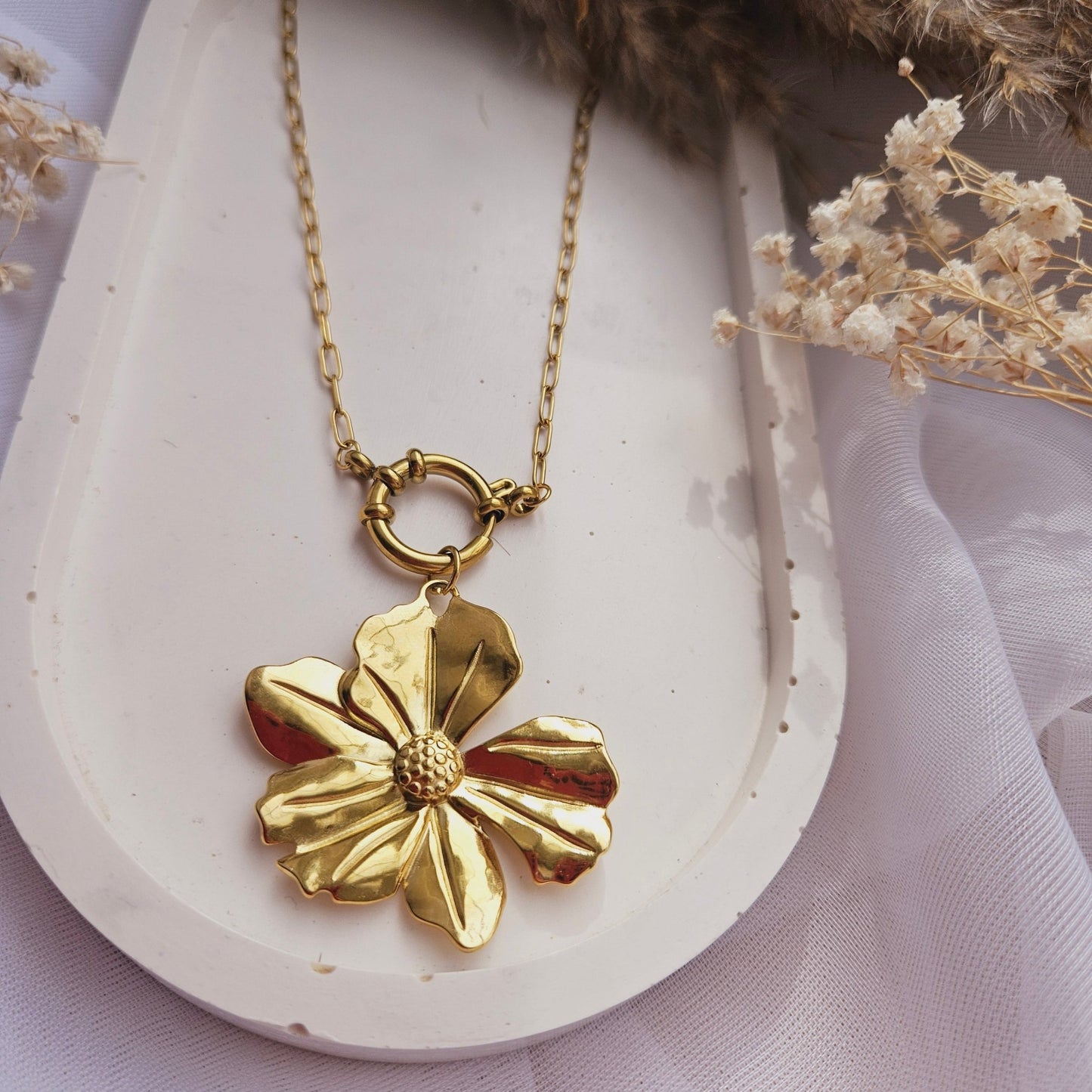 GOLD LARGE PANSY adjustable necklaceNecklace