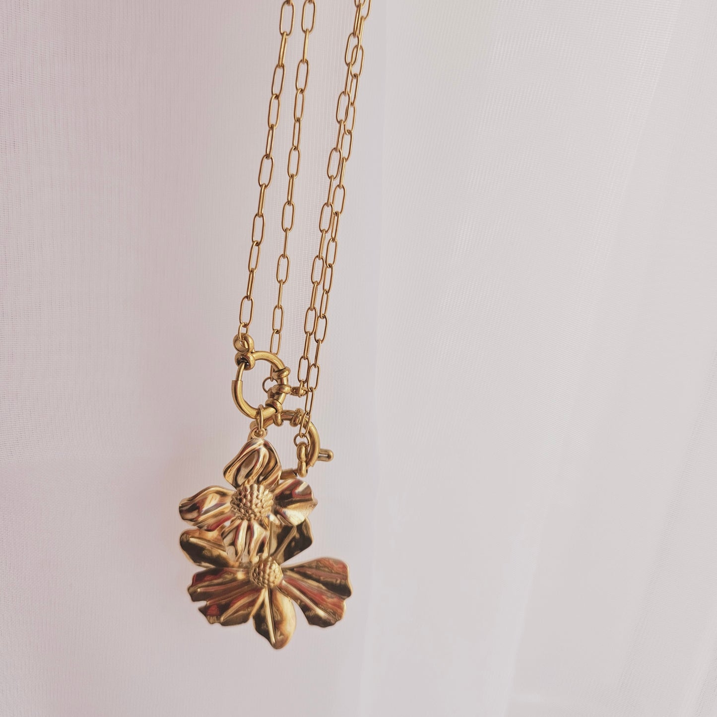 GOLD LARGE PANSY adjustable necklace