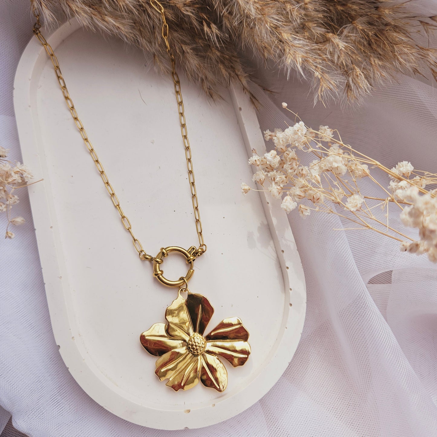 GOLD LARGE PANSY adjustable necklace