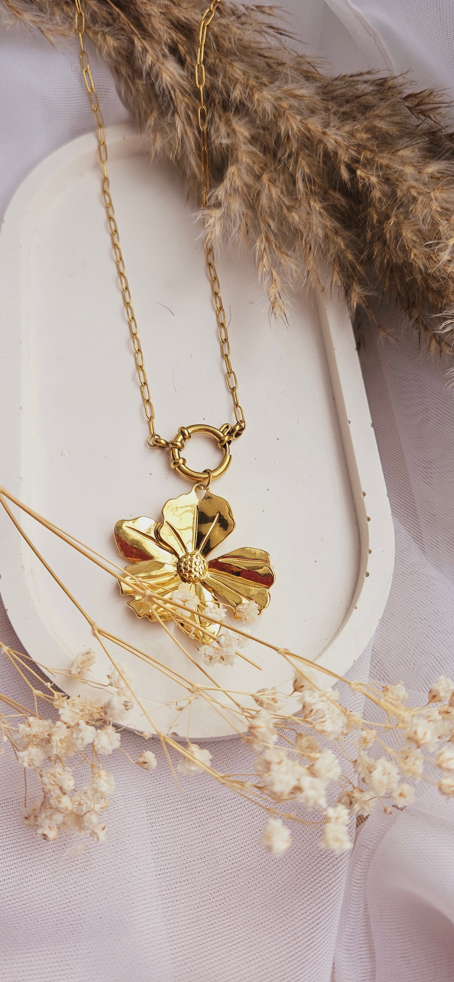 GOLD LARGE PANSY adjustable necklace
