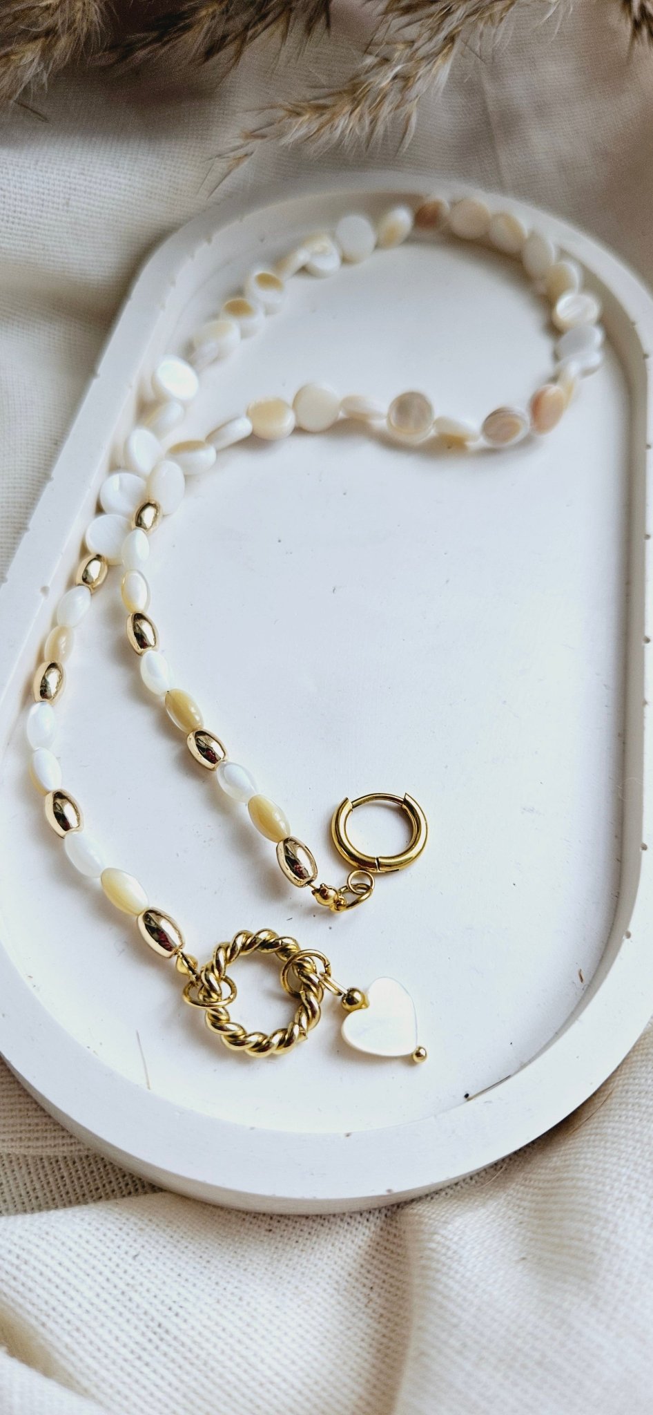 WHITE HEART shell beads summer necklaceNecklace