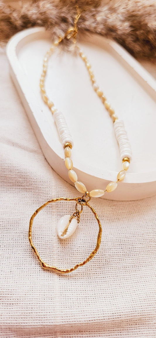 WHITE SEA SHELL summer adjustable necklace / chokerNecklace